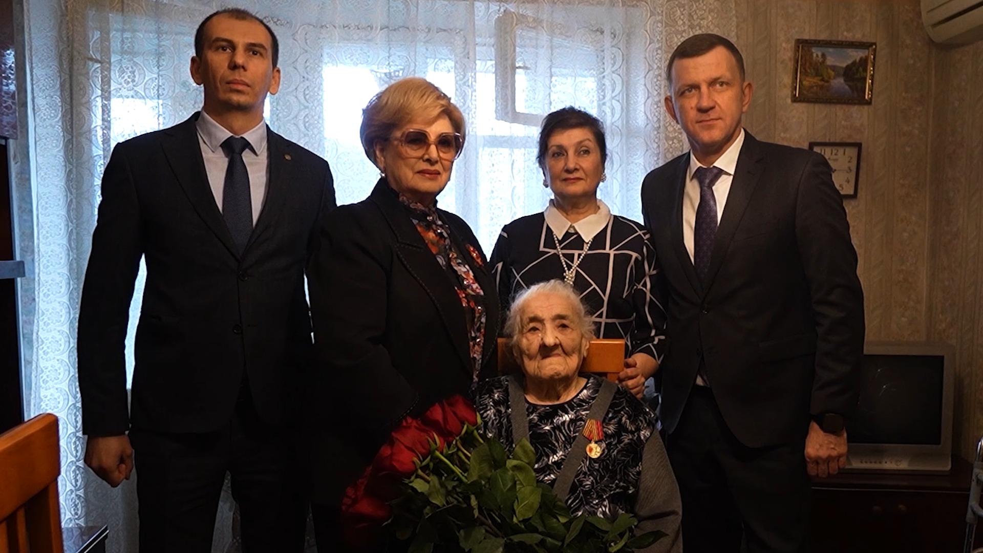 В Краснодаре, ветеранам ВОВ, вручили медали к 80-летию Великой Победы