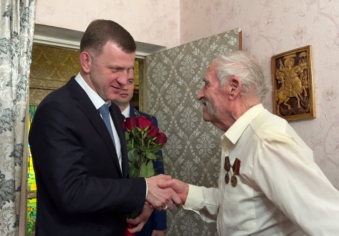 Ветерану ВОВ Петру Баринову вручили знак Почетного гражданина Краснодара