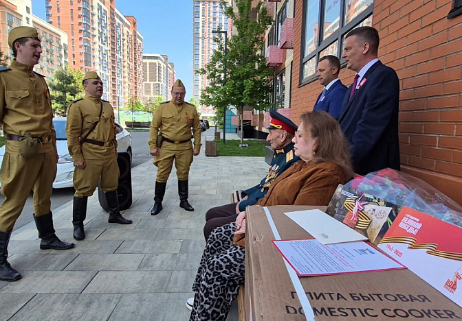 Концертная бригада поздравила ветерана Овсепяна в Краснодаре