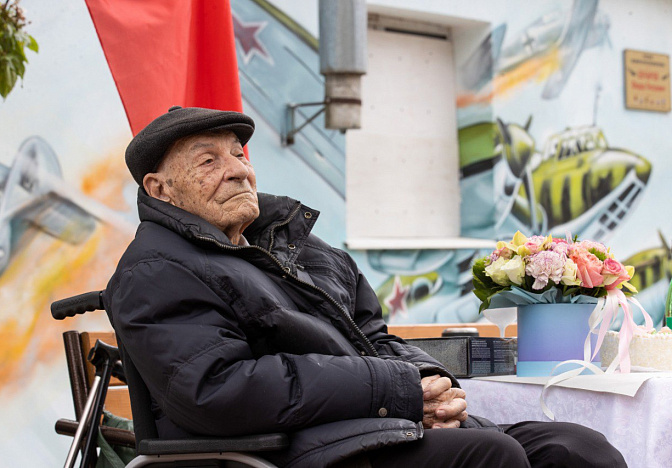 Ветерана ВОВ Федора Бочарова со 100-летием поздравили в Анапе