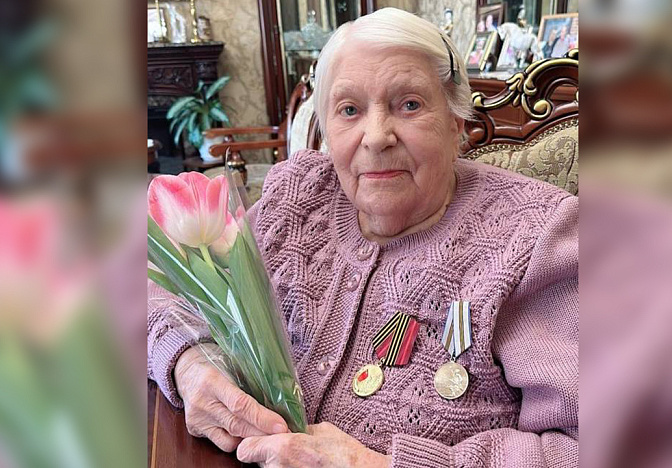 Мэр Наумов поздравил со 100-летием труженицу тыла ВОВ из Краснодара
