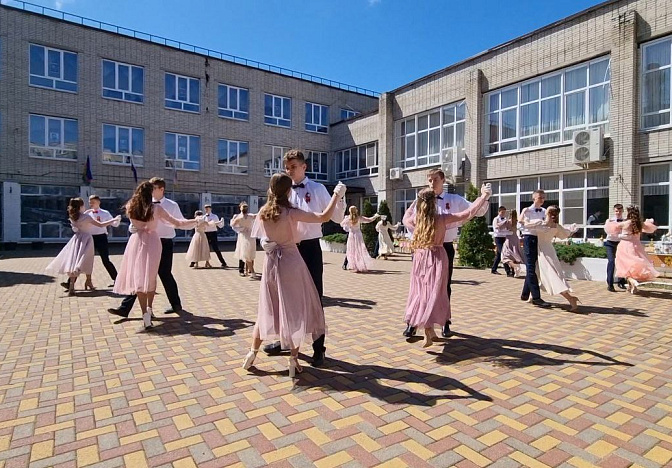 Бал «Победный» прошёл в школе № 52 Краснодара