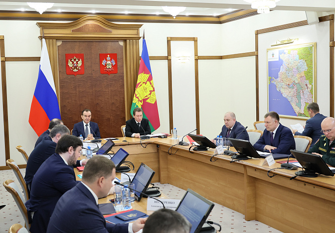 Кондратьев поручил организовать прямой эфир парада в честь 80-летия Победы