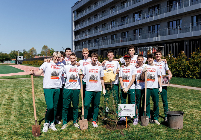 Юные баскетболисты посадили «дерево памяти» в честь героев войны в Краснодаре