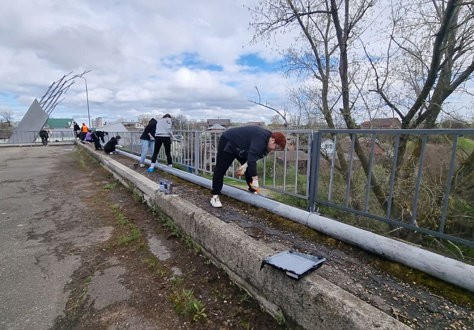 Субботник провели на мемориальном комплексе «Защитникам Пашковской переправы»