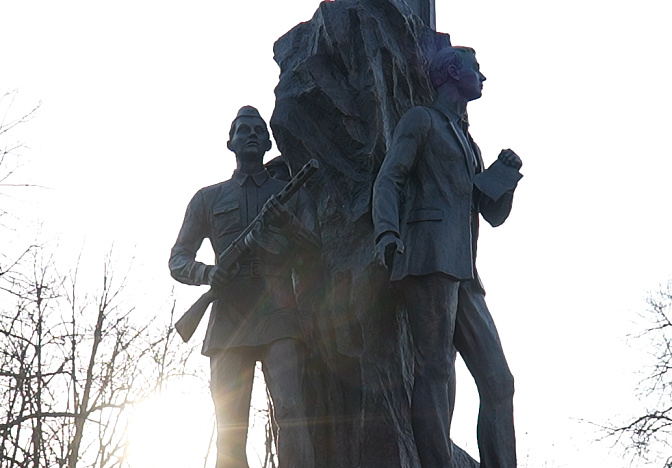 Памятник юным защитникам открыли в Краснодаре