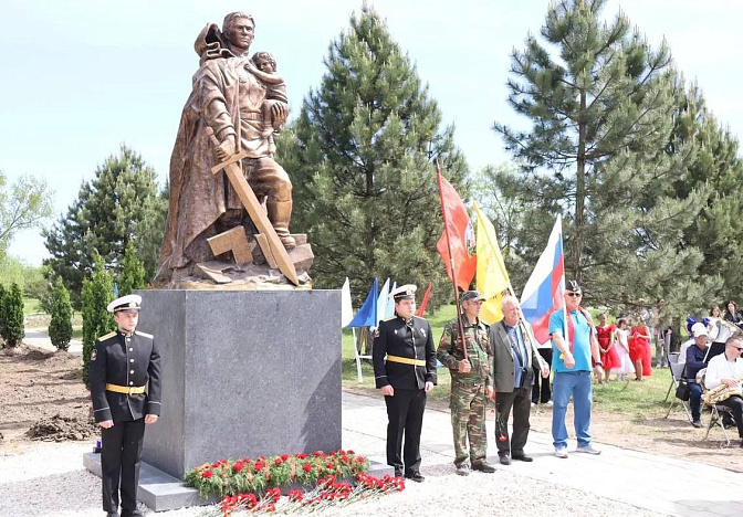 Монумент «Советскому солдату» открыли в Красноармейском районе