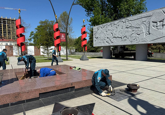 Вечный огонь подготовили ко Дню Победы в Краснодаре 