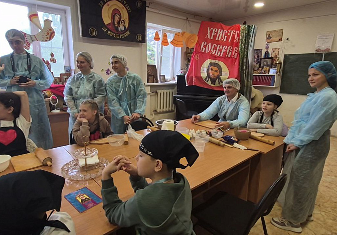 Мастер-класс по изготовлению пряников ко Дню Победы провели в храме в Краснодаре