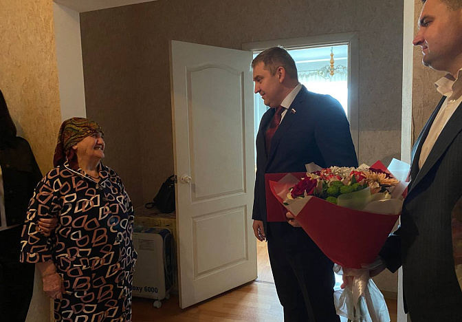 Медаль к 80-летию Победы вручили труженице тыла Людмиле Гягяевой в Краснодаре