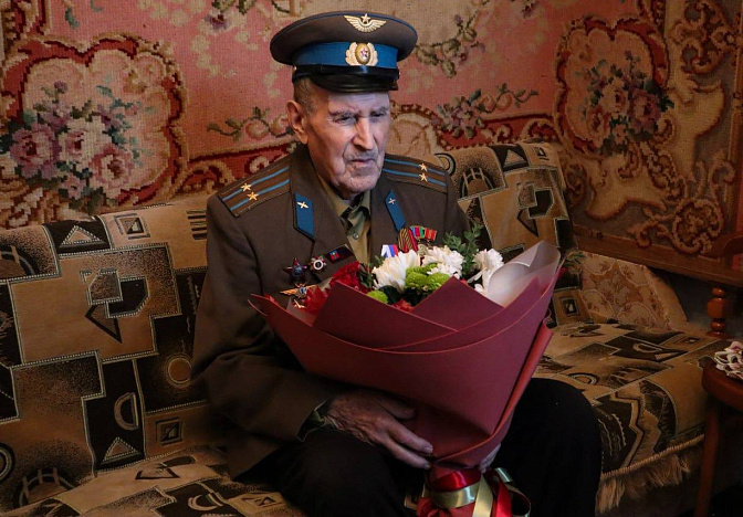 Губернатор Кондратьев поздравил со столетием ветеранов ВОВ из Сочи и Армавира