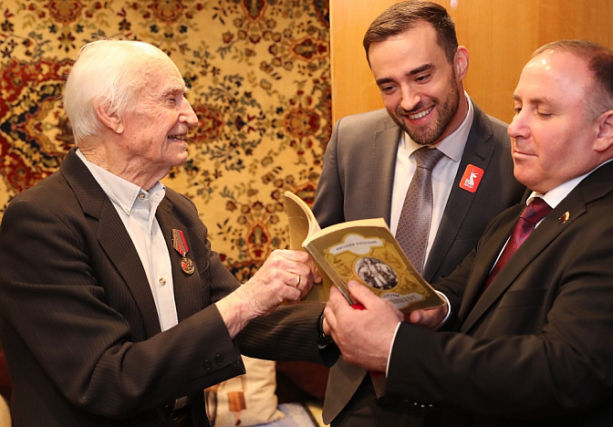 Ветеран ВОВ Пономаренко получил знак почётного гражданина Краснодара 