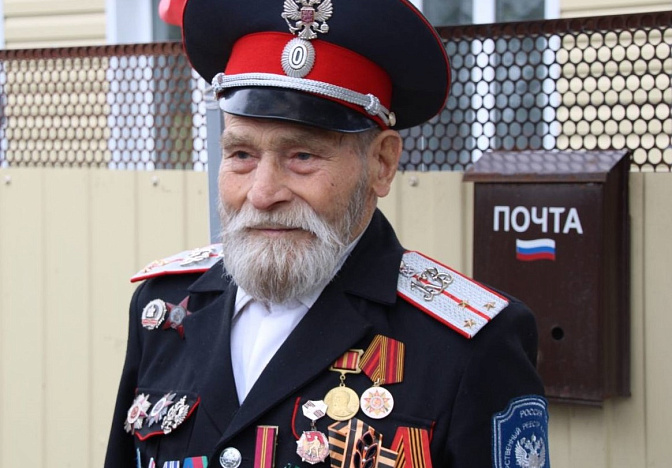 Губернатор Кондратьев поздравил со 103-летием ветерана ВОВ Колесника