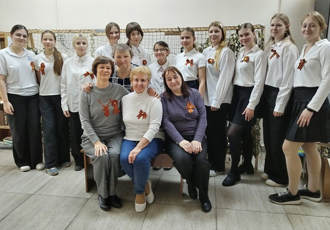 Ученики гимназии № 18 сделали 100 брошей для ветеранов ВОВ и бойцов СВО 